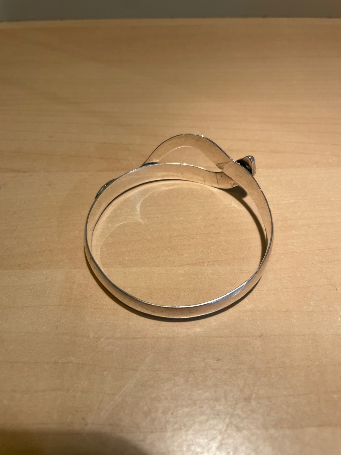 Sølv armbånd. Slange motiv