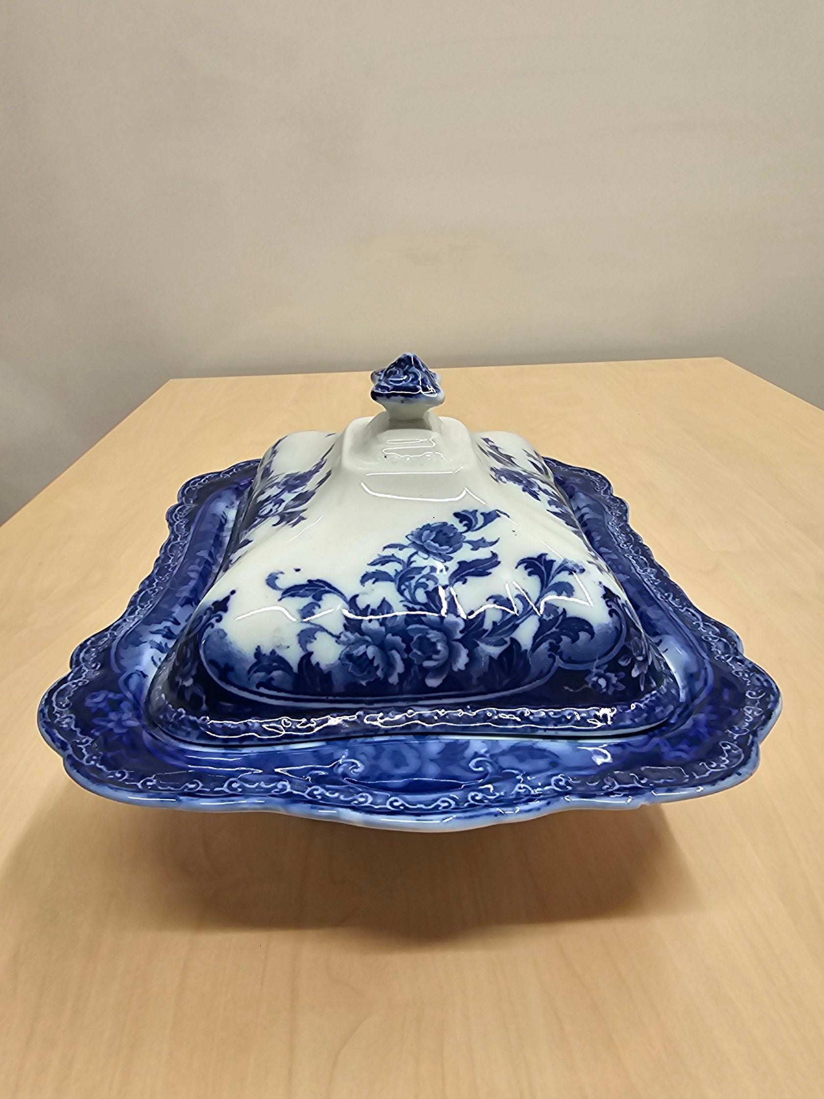 Royal Wedgwood suppeterin