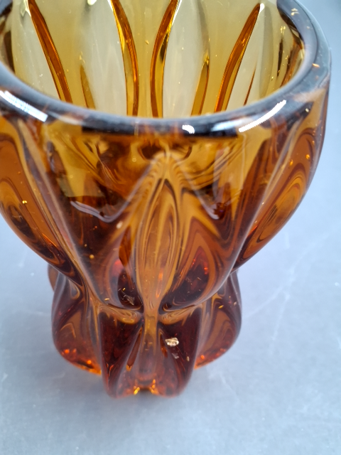 Ravfarvet vase