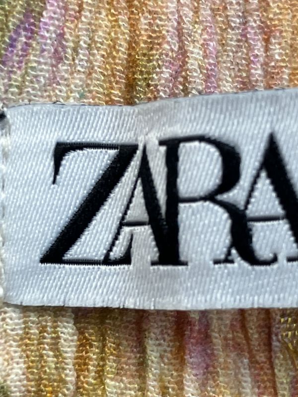 Zara Bukser