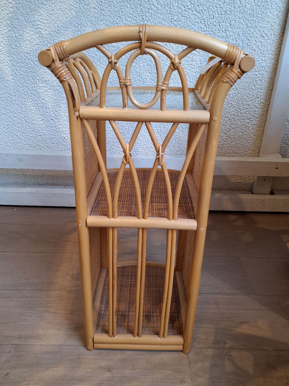 1 rattan sidebord