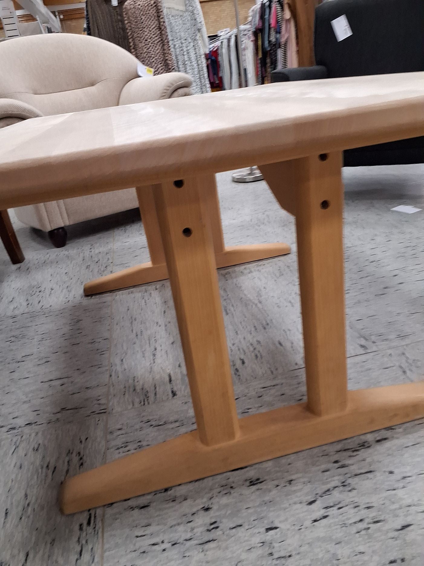 Stort lyst sofabord