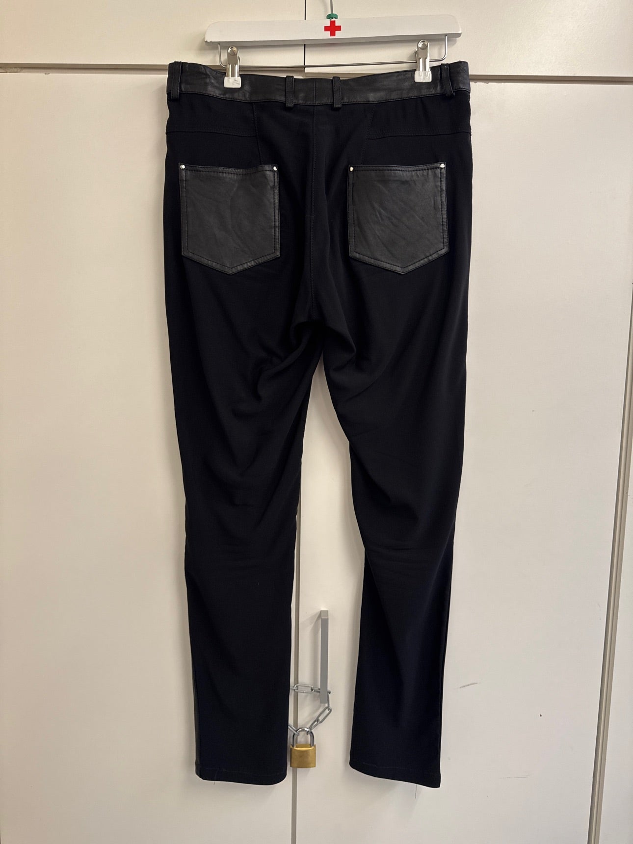 Sorte bukser str. 38