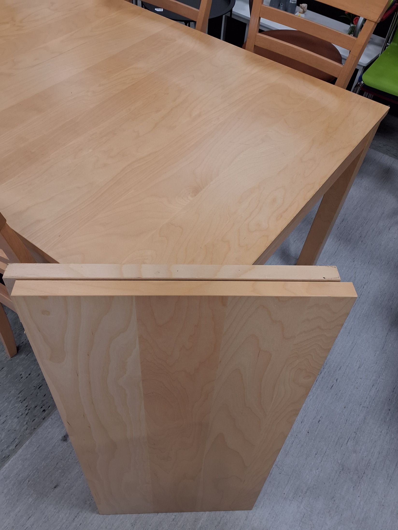 Spisebord + 6 stole & 2 plader