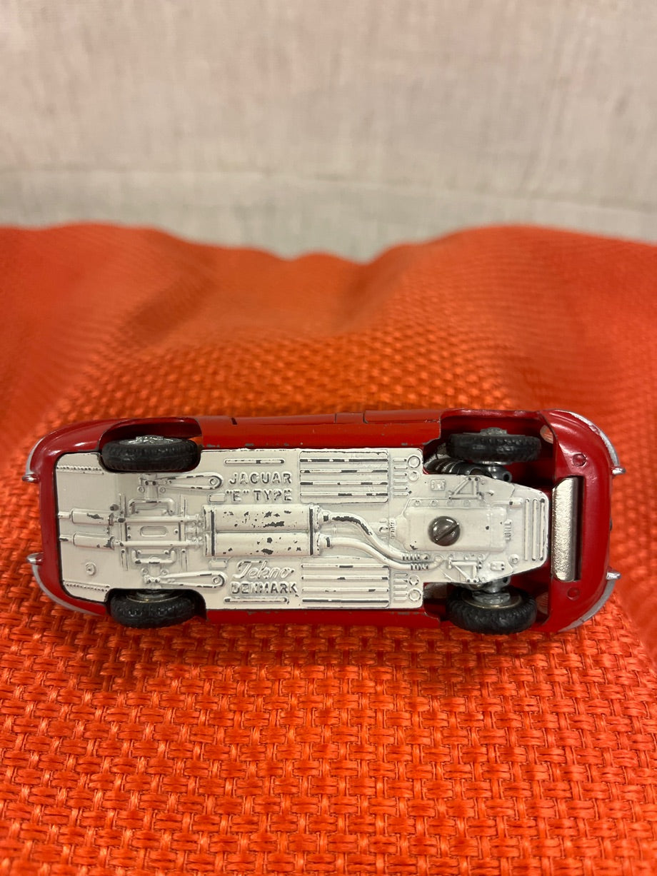 Tekno Jacuar E type