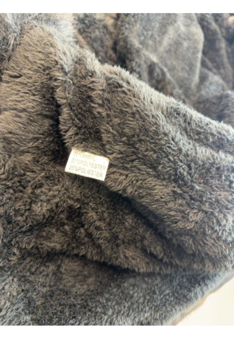 Faux fur jakke (O627)