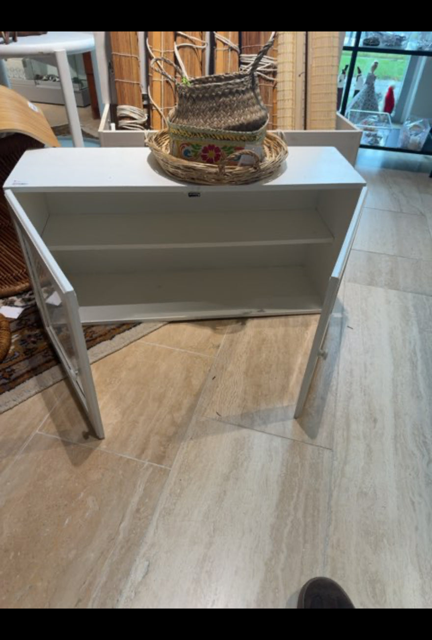 Skab til ophæng med låger