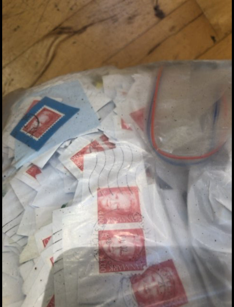 Sæk med kuvertafklip af frimærker