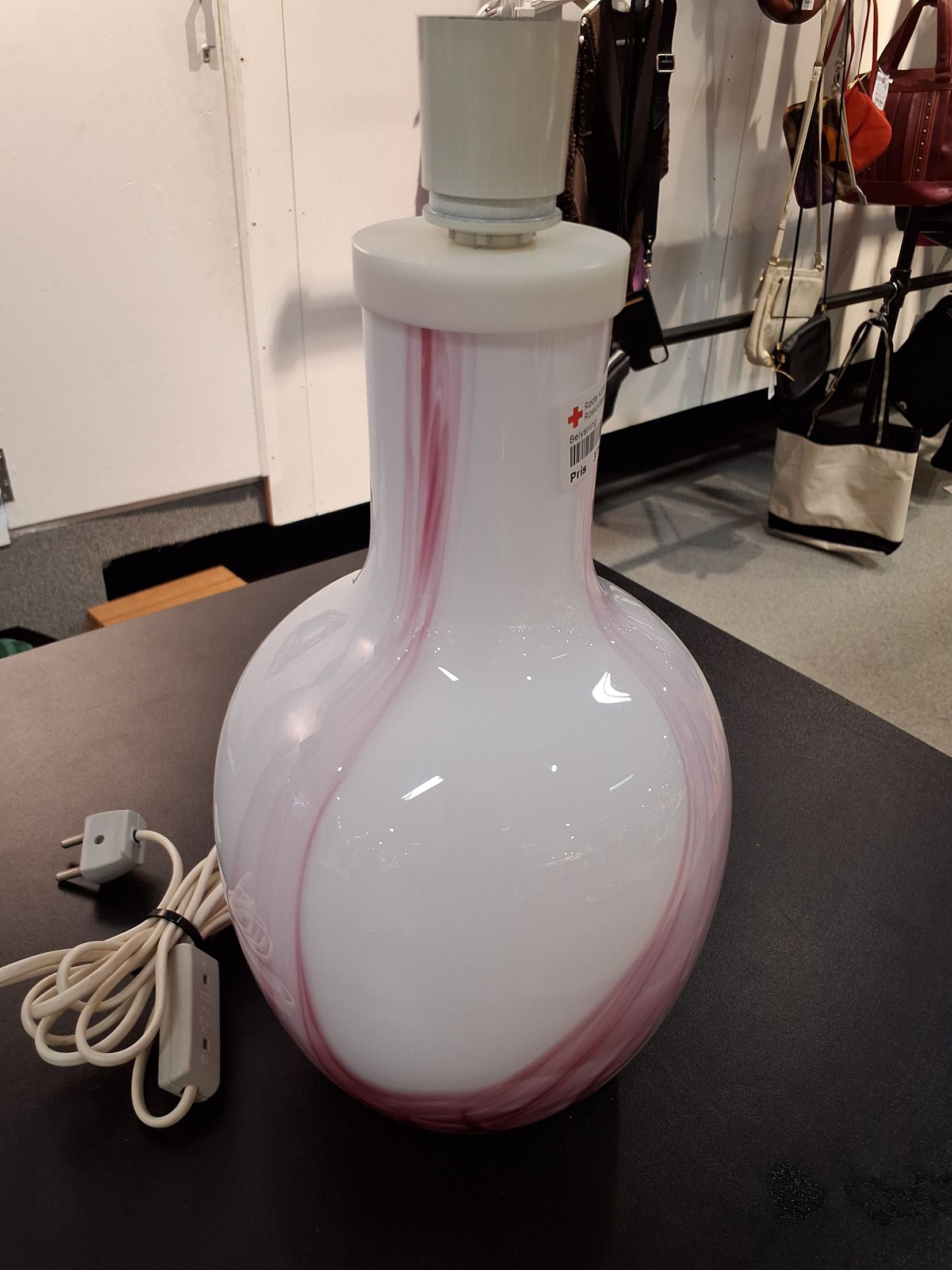 Glaslampe med rosa