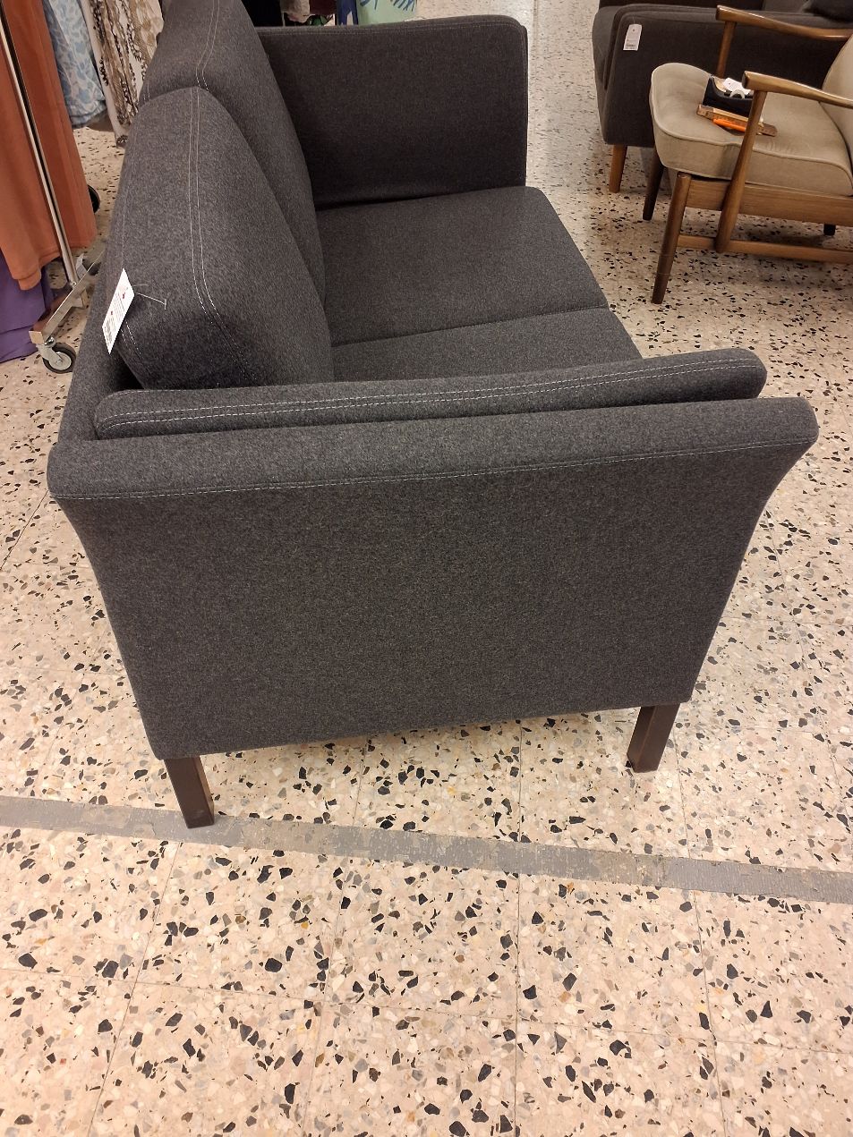 2 personers sofa. Grå