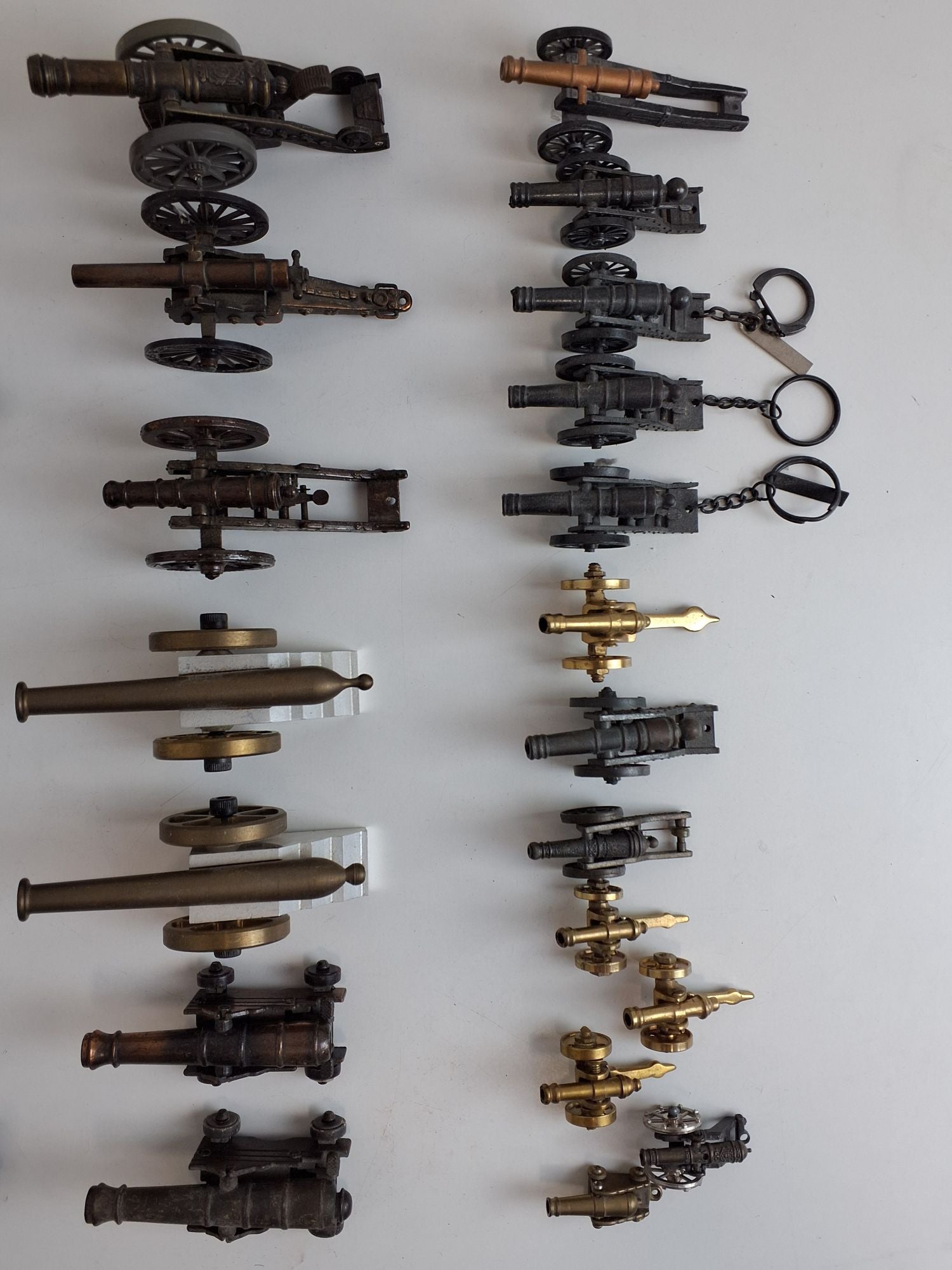 Samling af model kanoner