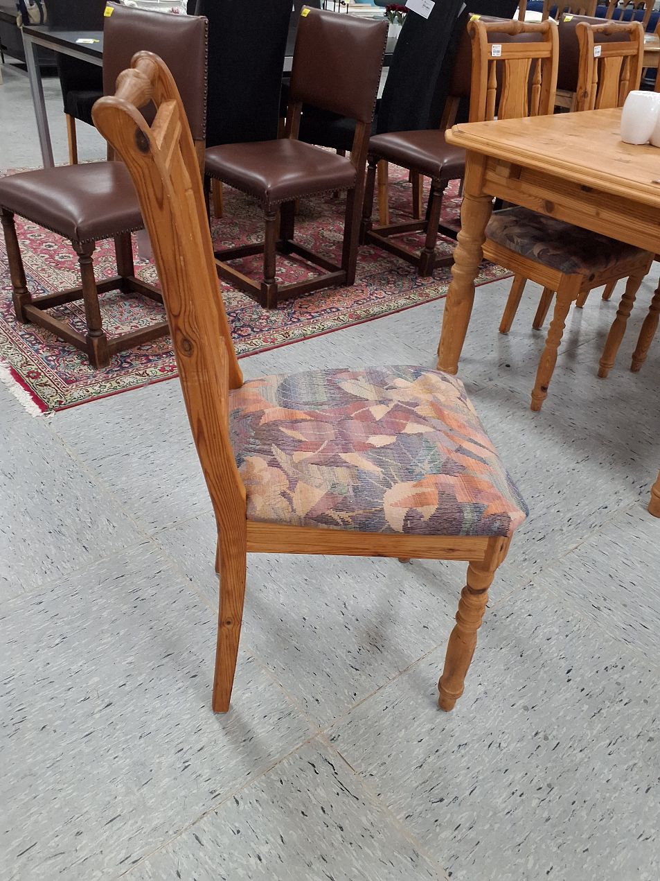 Spisebordsstol i fyrretræ