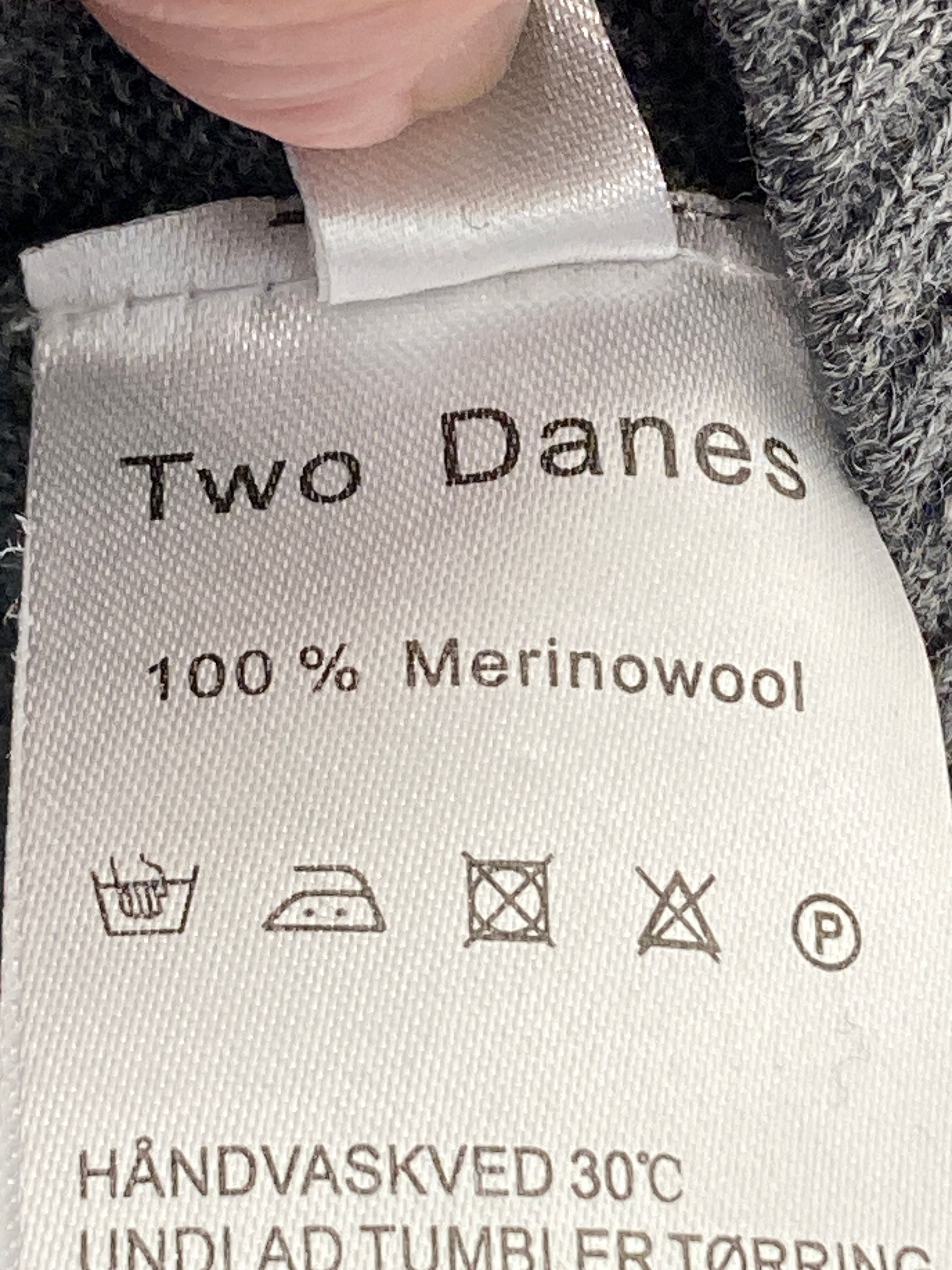 Two Danes Vest