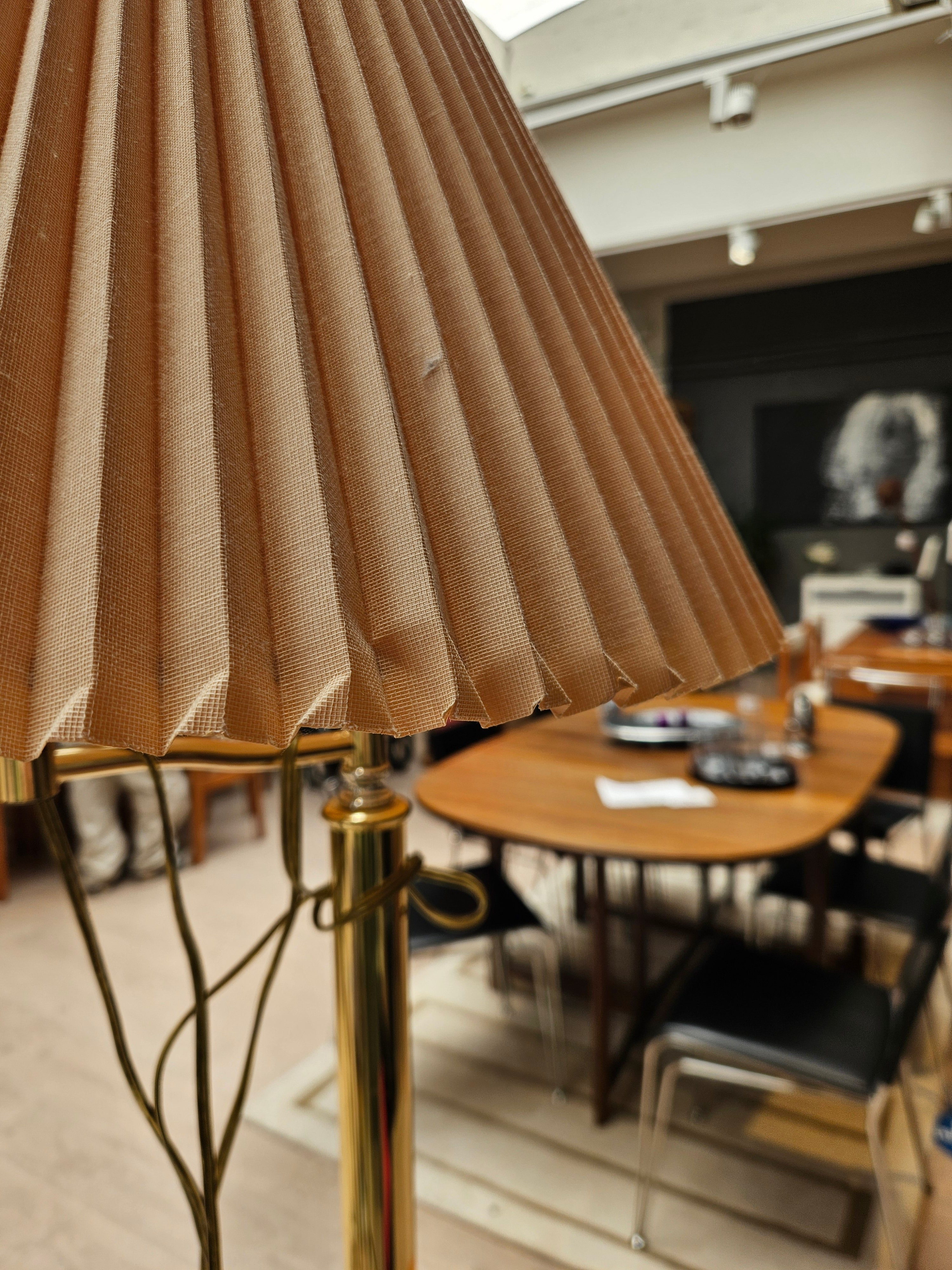 Standerlampe i eg
