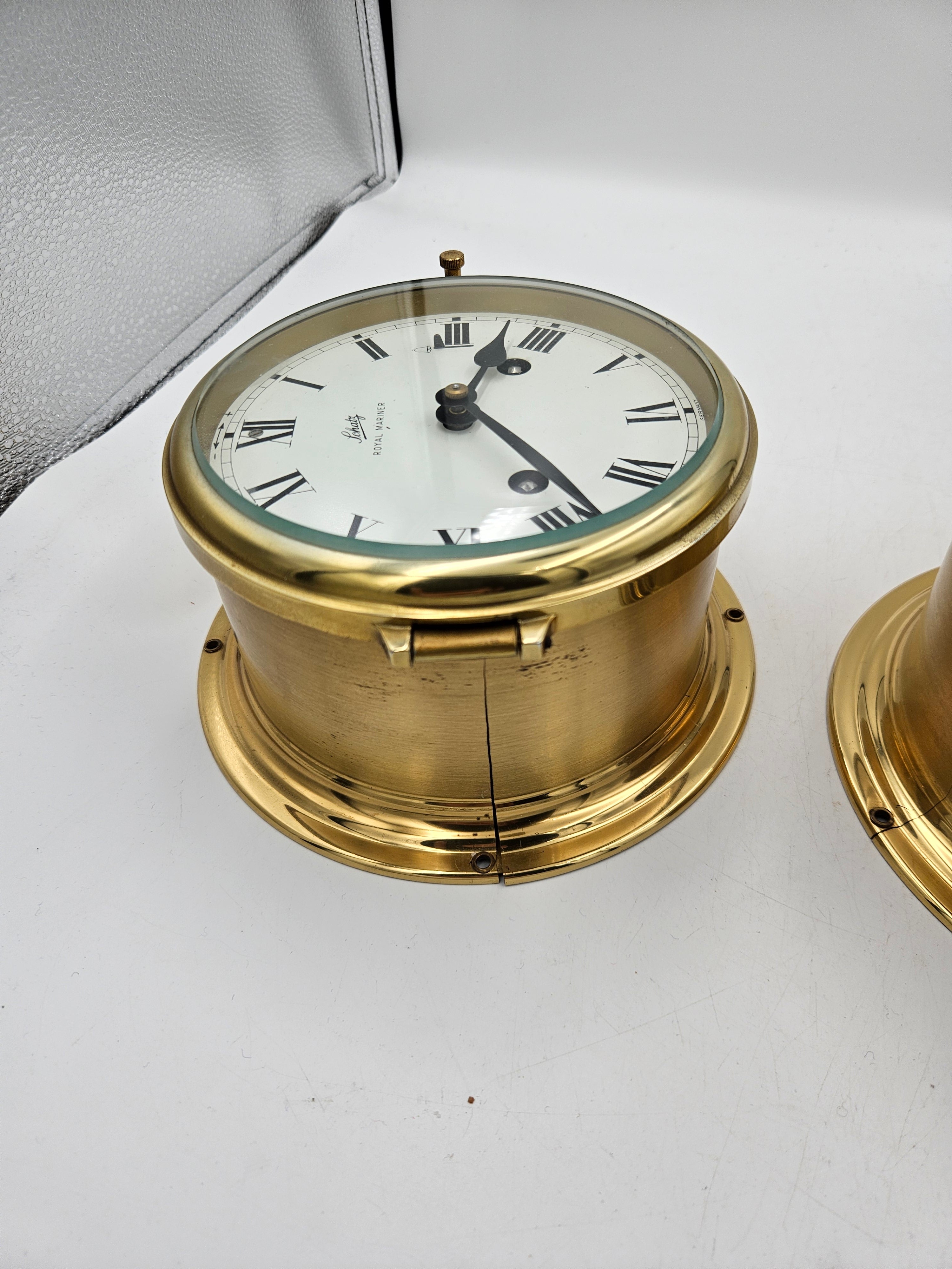 Skibsur og barometer.