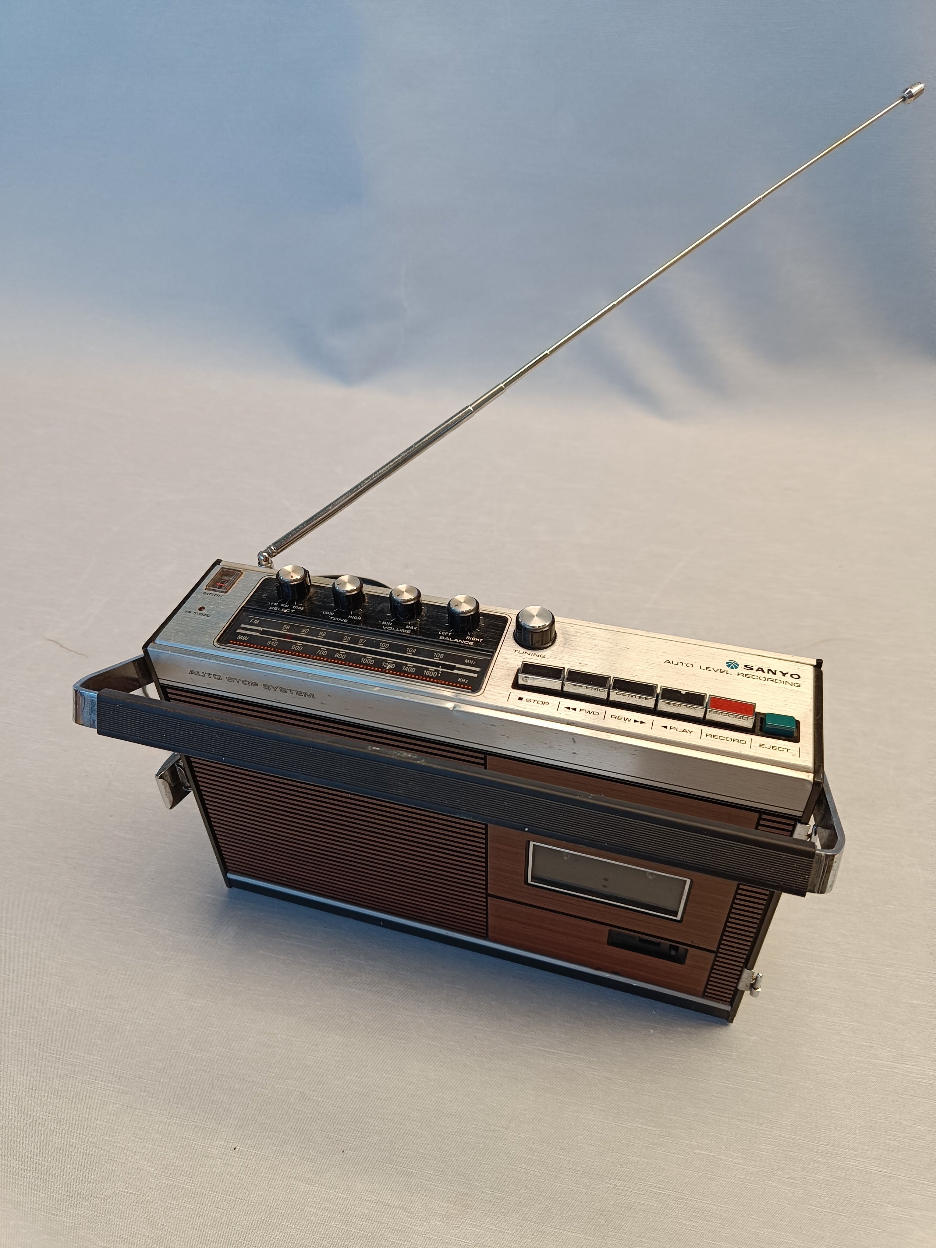 Retro transistor radio