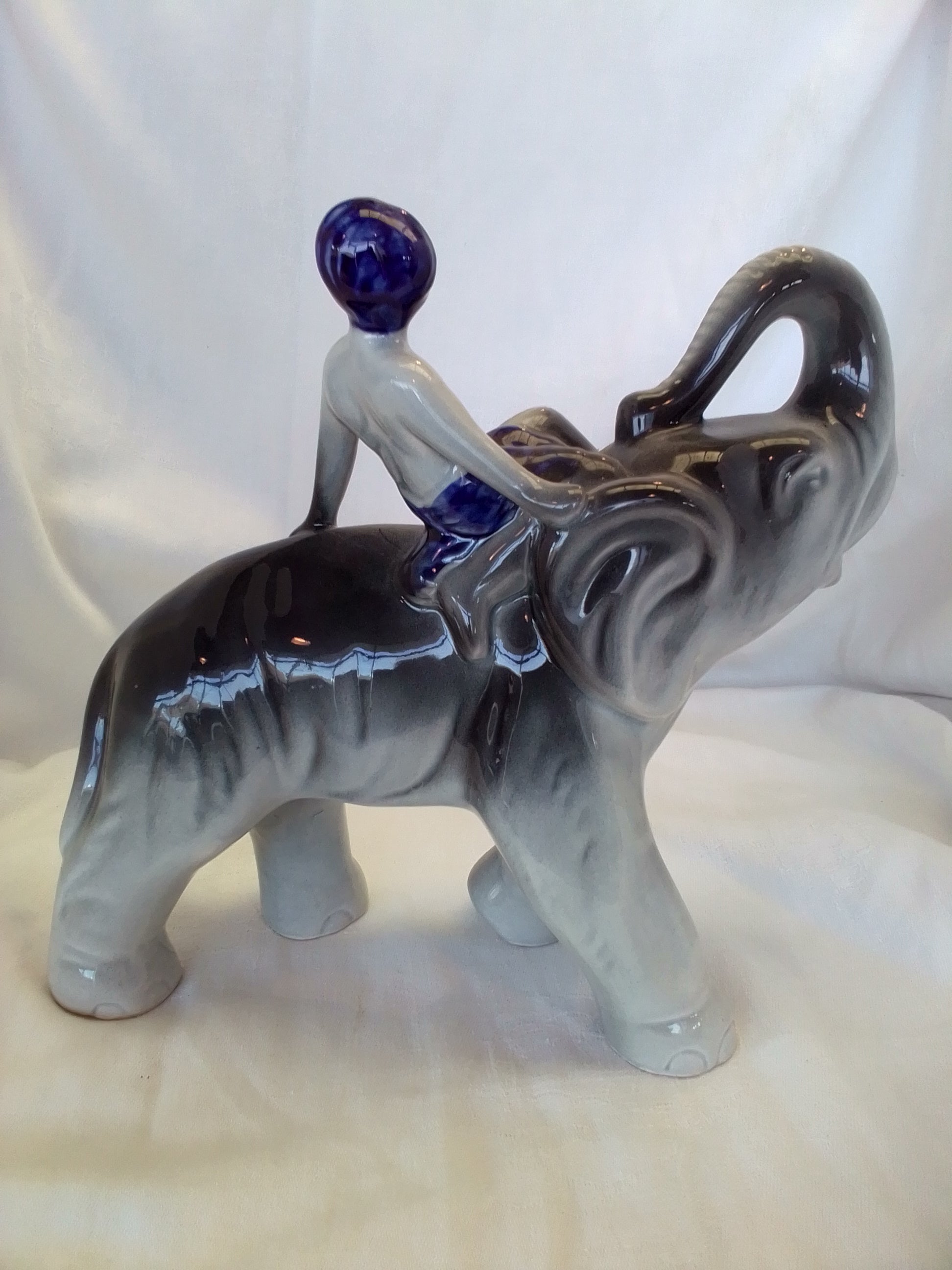 Elefant i porcelæn
