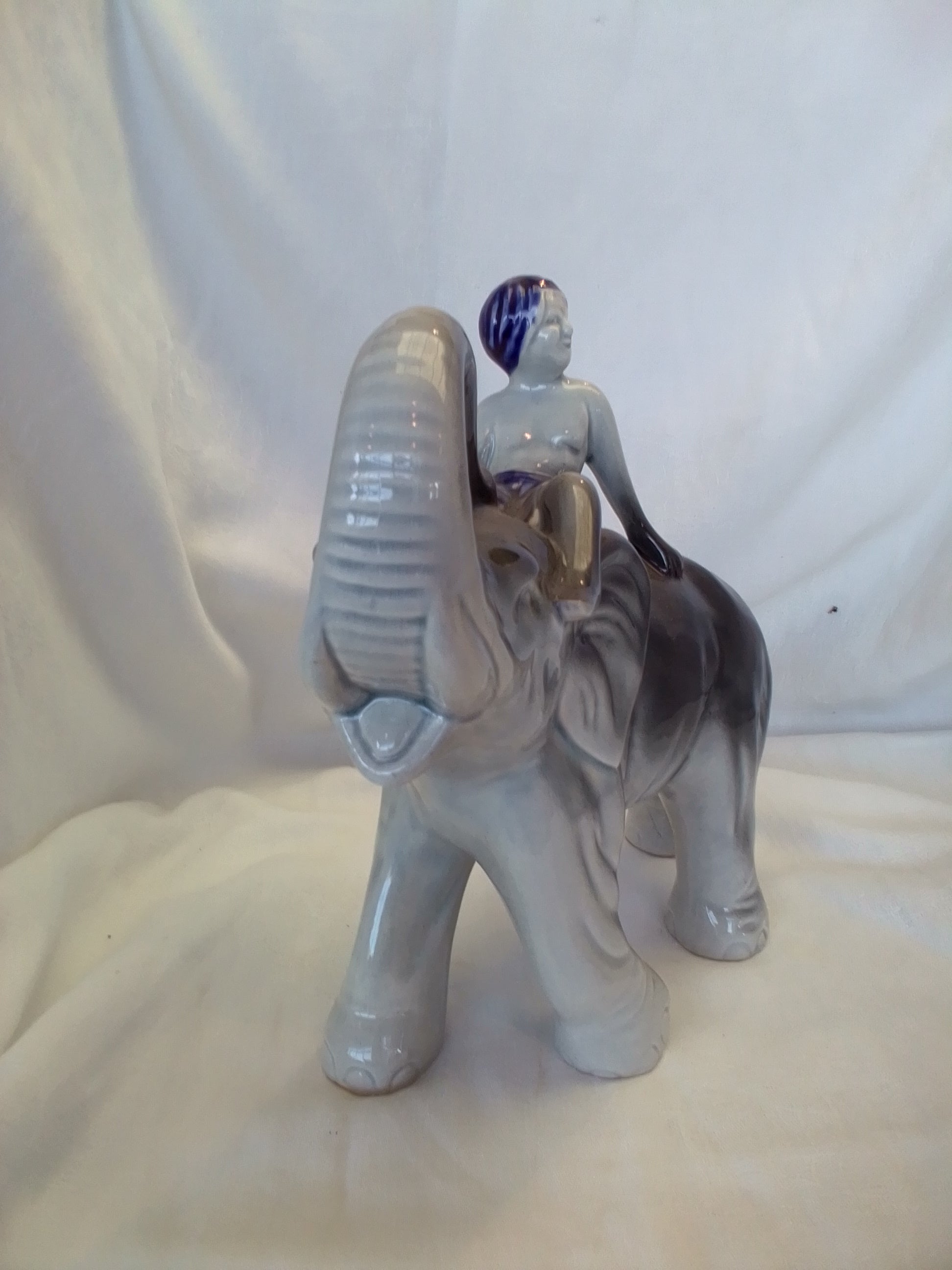 Elefant i porcelæn