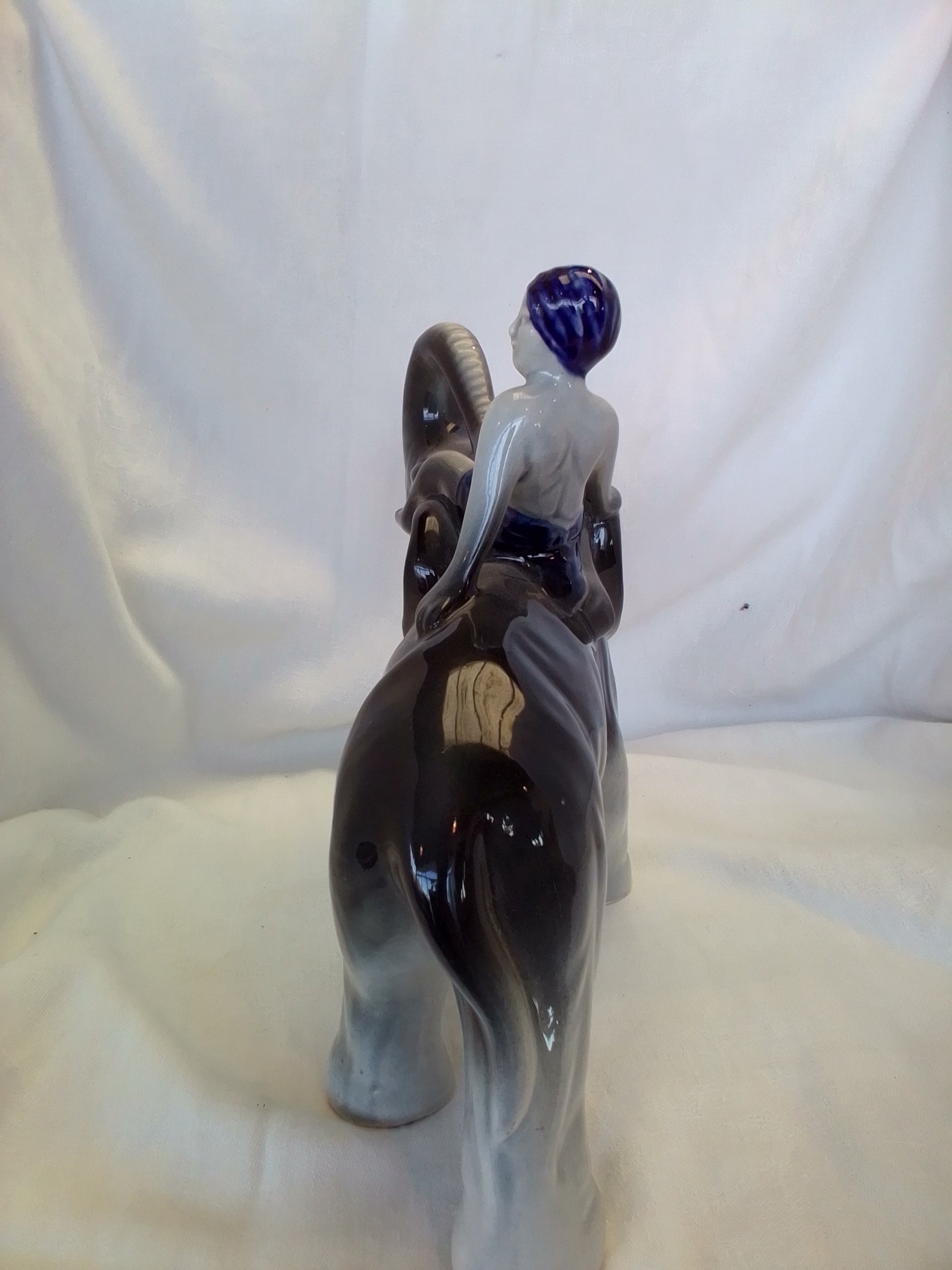Elefant i porcelæn